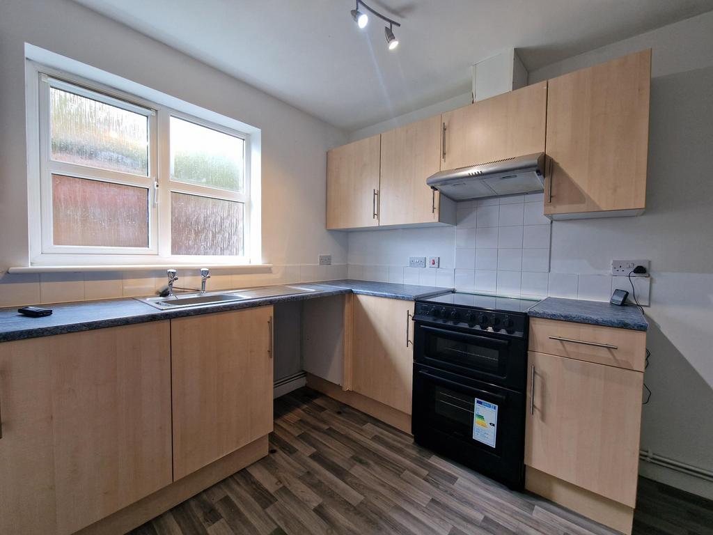Rossmore Road West, Ellesmere Port CH66 2 bed flat £595 pcm (£137 pw)