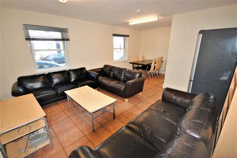 4 bedroom flat to rent, Chapel Cross, Chapel Street, Leamington Spa, Warwickshire, CV31