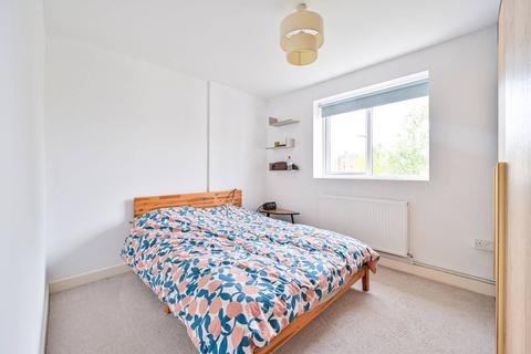 3 bedroom flat for sale, Heaton Road, Peckham Rye, London, SE15