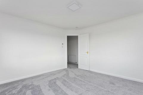 3 bedroom flat to rent, Lindsay Gardens, Bathgate, EH48