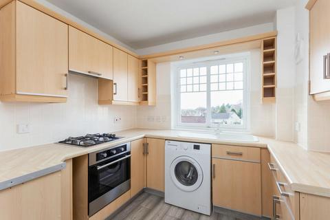 3 bedroom flat to rent, Lindsay Gardens, Bathgate, EH48