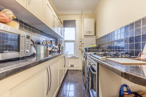 2 bedroom flat to rent, Mellison Road, Tooting, London, SW17