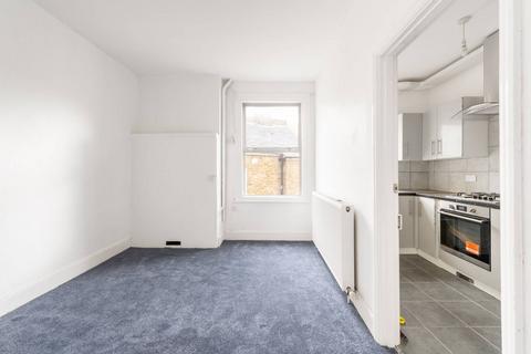 4 bedroom flat to rent, Mitcham Road, Tooting, London, SW17