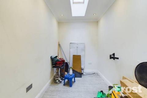 90 Percival Road, Feltham, TW13 4LQ
