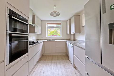 3 bedroom flat for sale, Court Downs Road, Beckenham, BR3