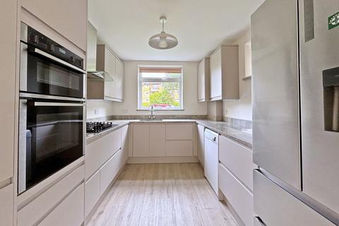 Flat 1, Courtlands, 17 Court Downs Road, Beckenham, BR3 6LN
