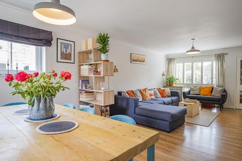 8 Hamlyn Gardens, London, SE19 2NX