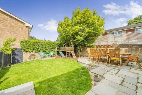 8 Hamlyn Gardens, London, SE19 2NX