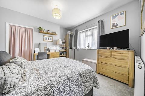 13 Crockham Way, London, SE9 3HE