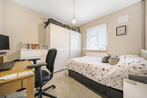 13 Crockham Way, London, SE9 3HE