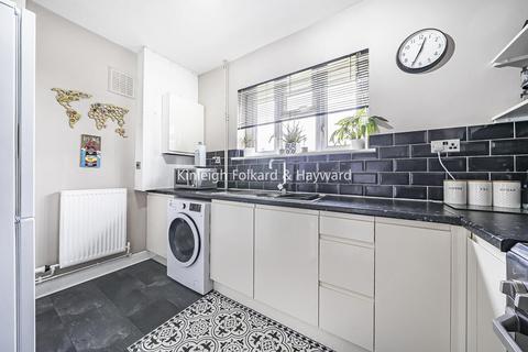 13 Crockham Way, London, SE9 3HE