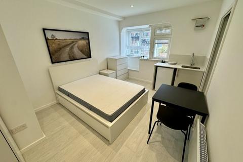 1 bedroom property to rent, Accommodation Road, London, NW11