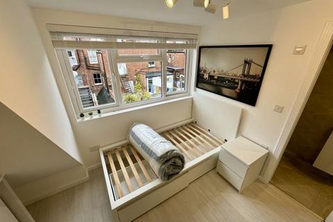 1 bedroom property to rent, Accommodation Road, London, NW11