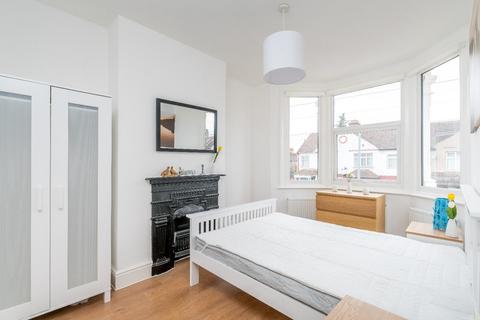 4 bedroom terraced house for sale, Sandyhill Road, Ilford IG1 2ET