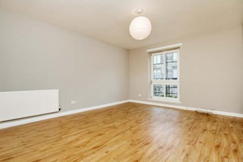 3 bedroom flat to rent, 7, Waverley Park, Edinburgh, EH8 8EW