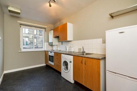 3 bedroom flat to rent, 7, Waverley Park, Edinburgh, EH8 8EW