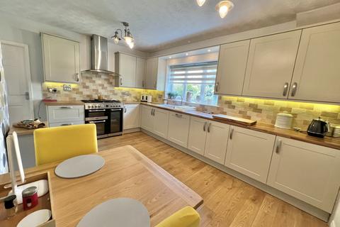 10 Cathrow Way, Thornton-cleveleys, FY5 5NG