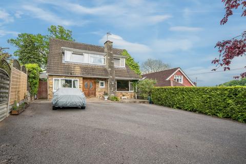 3 bedroom detached house for sale, New Road, Marlow