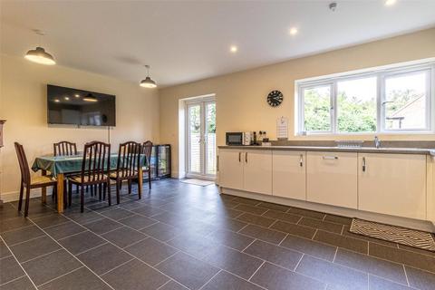 69 Fortuna Road, Blunsdon, Swindon, SN26 7AT