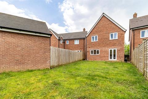 69 Fortuna Road, Blunsdon, Swindon, SN26 7AT