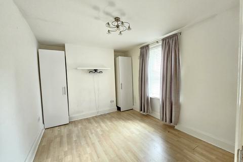 2 bedroom flat to rent, Cambridge Road, London SE20