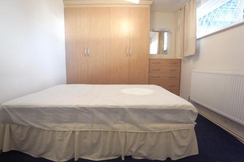 1 bedroom flat to rent, Cliff Road, Leeds, West Yorkshire, UK, LS6