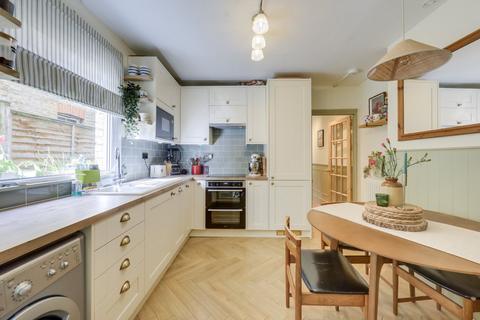 2 bedroom flat for sale, Leahurst Road, Hither Green, London, SE13