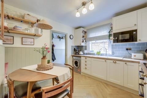2 bedroom flat for sale, Leahurst Road, Hither Green, London, SE13