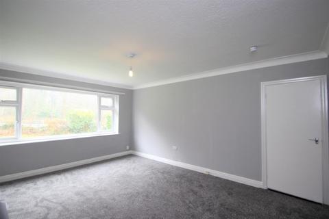 2 bedroom flat to rent, Wetherby Road, Leeds, West Yorkshire, UK, LS8