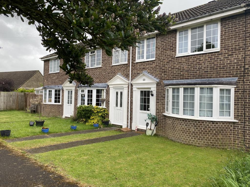 Maple Way, Gillingham, Dorset, SP8 3 bed terraced house £1,100 pcm (£