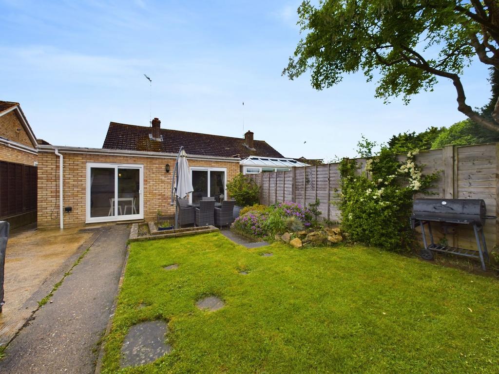 Norton Crescent, Towcester, NN12 2 bed semidetached bungalow for sale