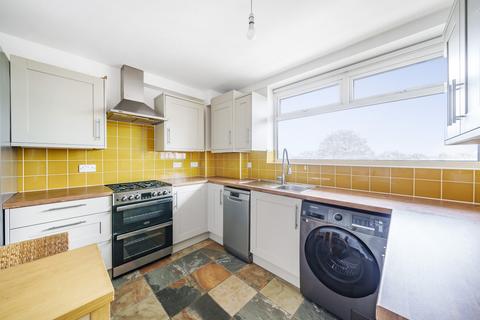 3 bedroom flat to rent, High Street, Hampton TW12