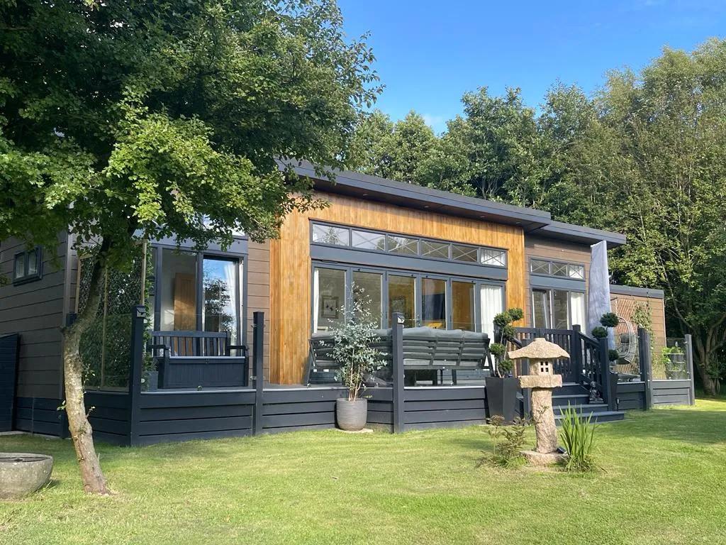 Hambleton, Lancashire, FY6 2 bed lodge for sale £240,000
