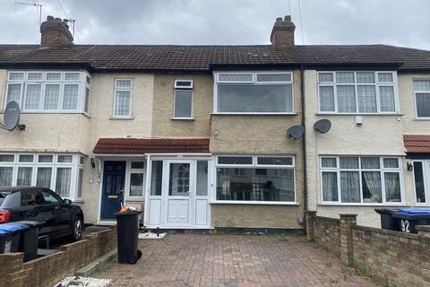 3 bedroom terraced house to rent, Broadlands Avenue, EN3