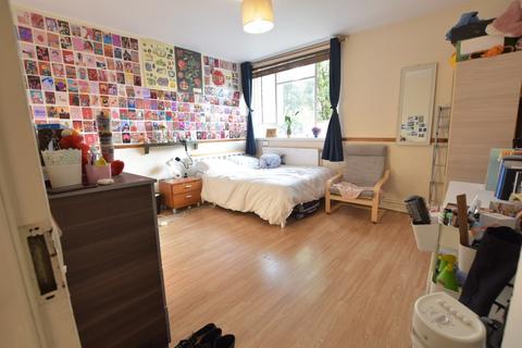 5 bedroom maisonette to rent, Cruikshank Street, London WC1X