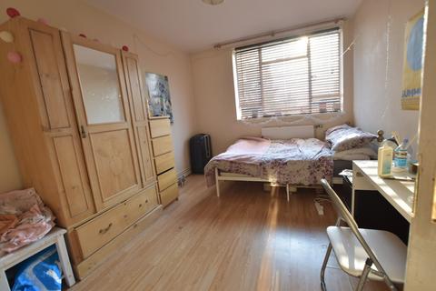 5 bedroom maisonette to rent, Cruikshank Street, London WC1X