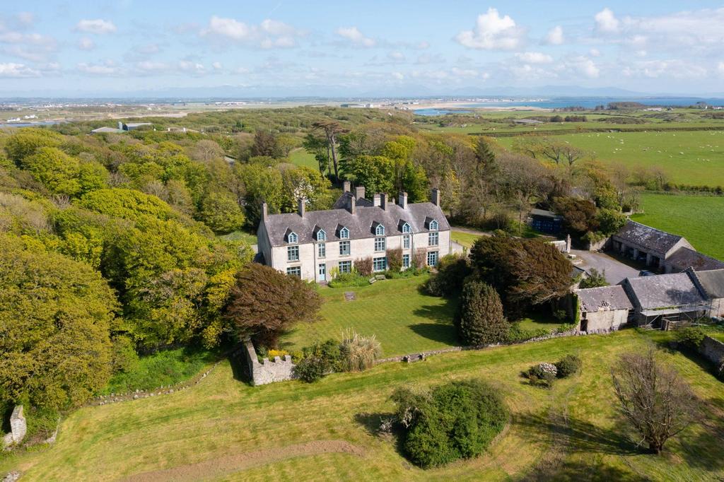 Rhoscolyn, Holyhead, Anglesey, LL65 11 bed detached house for sale £