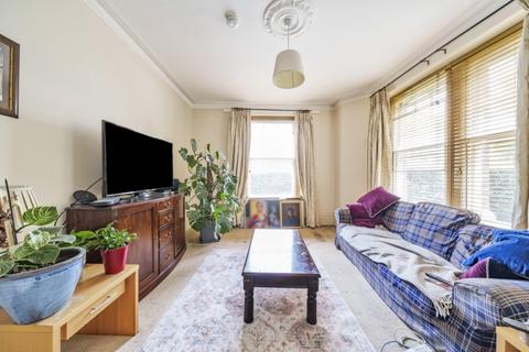 2 bedroom apartment to rent, Prince Of Wales Drive London SW11
