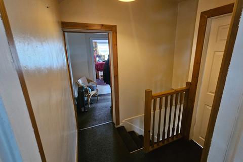 3 bedroom semi-detached house to rent, Halifax Road, Liversedge