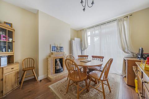 8 Brookside, Carshalton, SM5 3BW