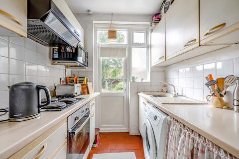 8 Brookside, Carshalton, SM5 3BW