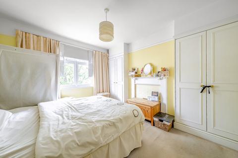 8 Brookside, Carshalton, SM5 3BW