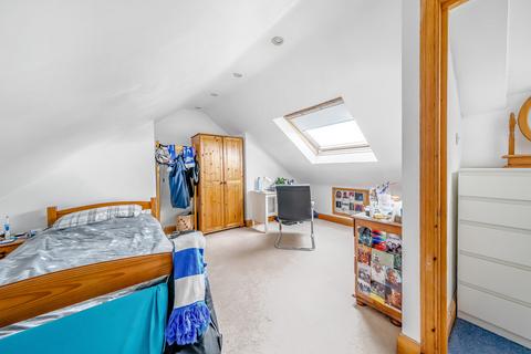 8 Brookside, Carshalton, SM5 3BW