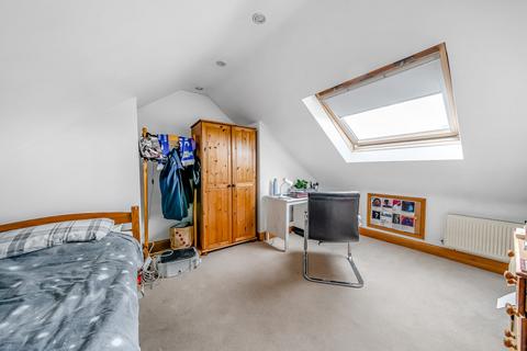 8 Brookside, Carshalton, SM5 3BW