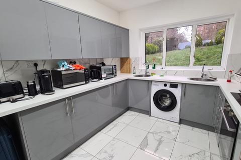 1 bedroom in a house share to rent, Oakington Manor Drive, Wembley, Greater London, HA9
