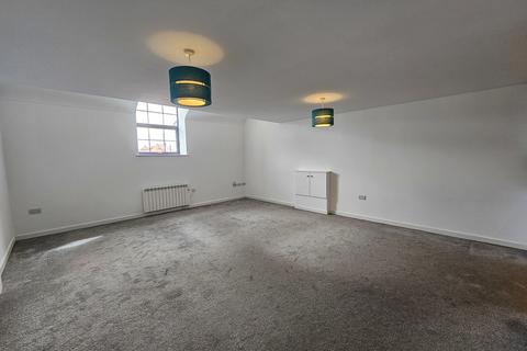 3 bedroom maisonette to rent, Holdenhurst Road, Bournemouth