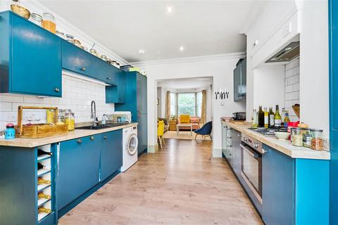 2 bedroom flat for sale, Elm Park, SW2