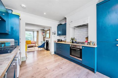 2 bedroom flat for sale, Elm Park, SW2