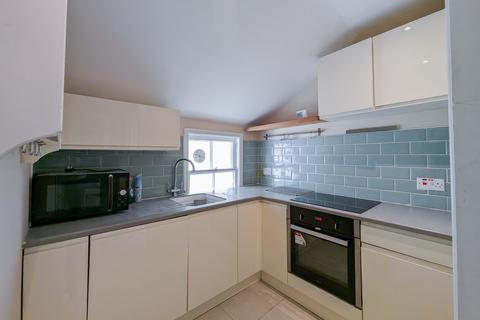 3 bedroom apartment to rent, Ballater Road