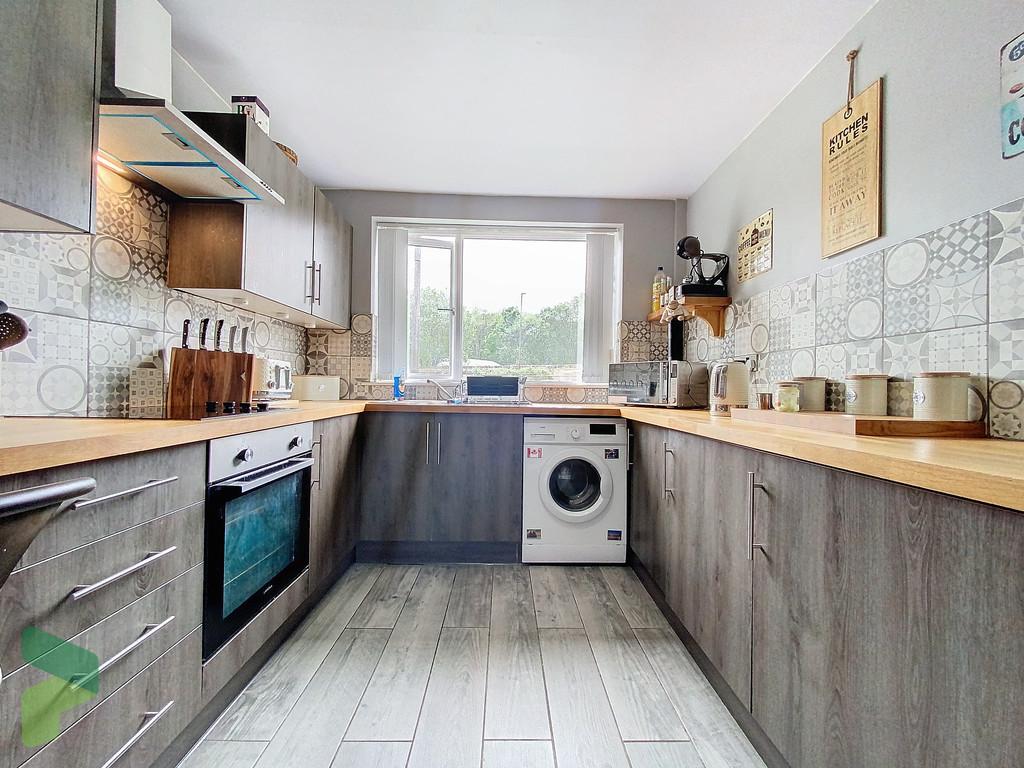 Fully Fitted Kitchen